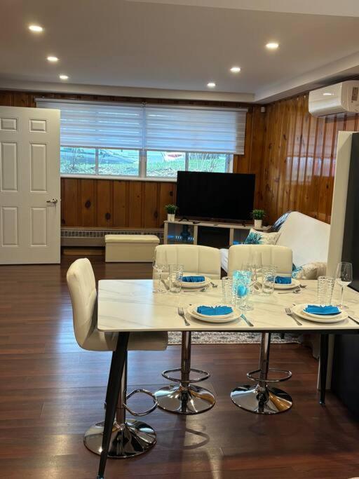 Cozy Spacious Work Friendly Lotus With Garden View High Speed Free Wi Fi And Parking Adjacent To Downtown מונטריאול מראה חיצוני תמונה